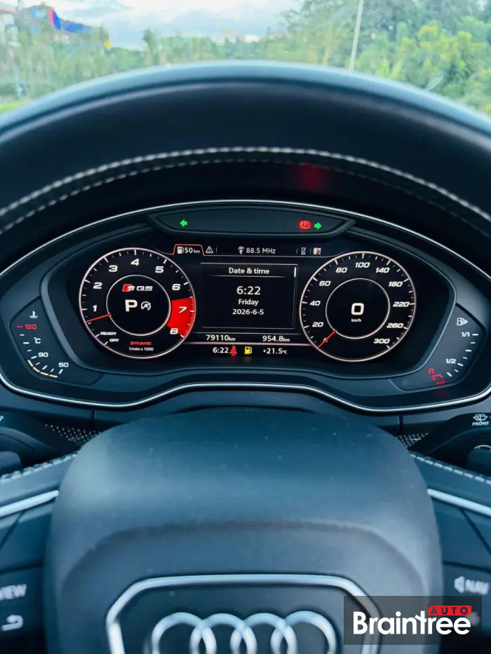 Audi SQ5 — Side View