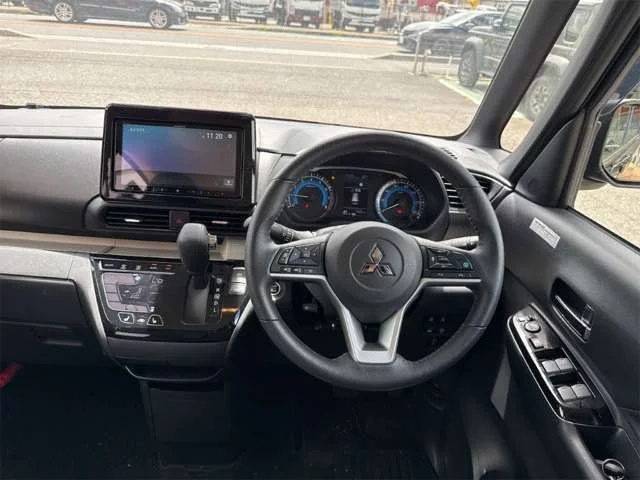 Mitsubishi DELICA MINI G　プレミアム photo 2