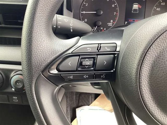 Toyota YARIS X photo 4