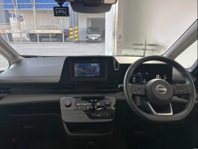 Nissan SERENA WG XV photo 2