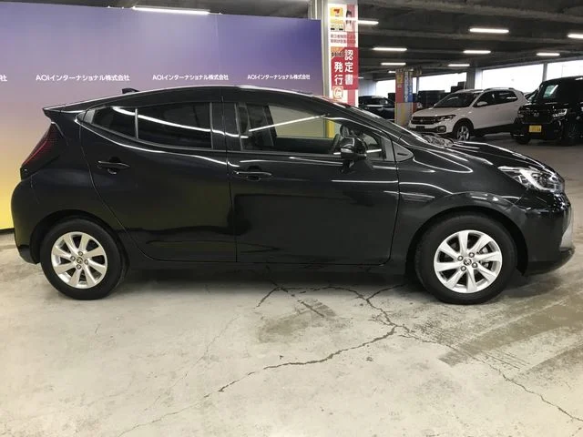Toyota AQUA Z photo 2