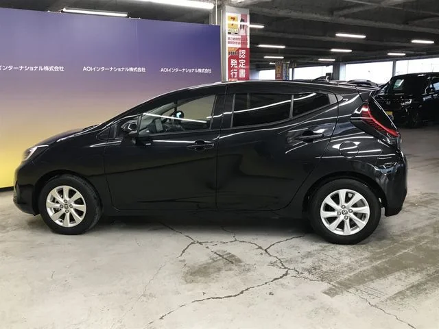 Toyota AQUA Z photo 3