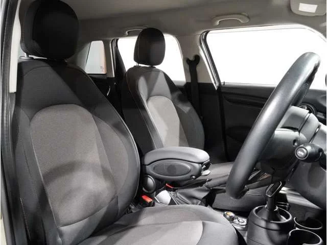 Bmw MINI COOPER 5DOOR ベースグレード photo 4