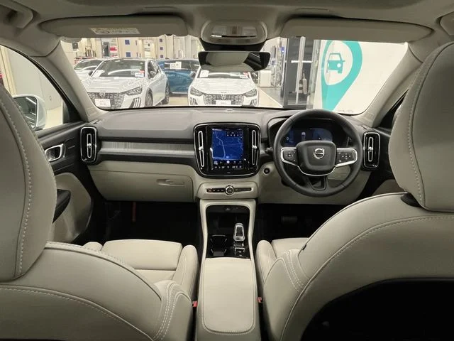 Volvo VOLVO XC40 B4　AWD photo 2