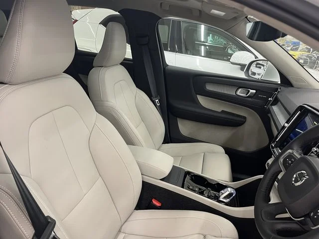 Volvo VOLVO XC40 B4　AWD photo 4
