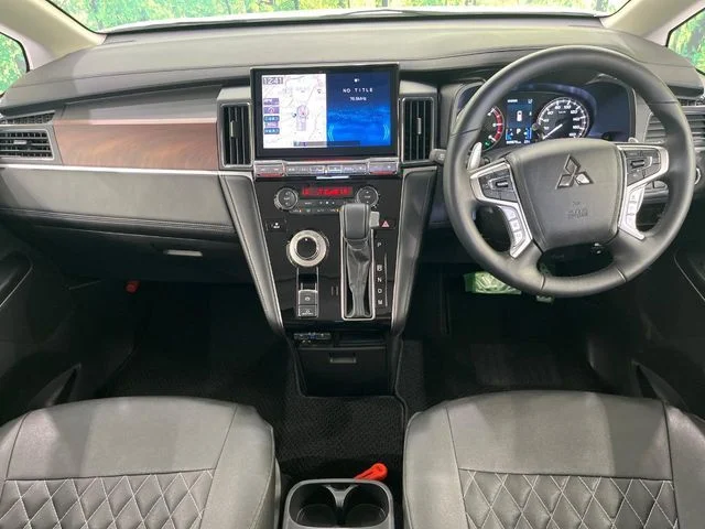 Mitsubishi DELICA D:5 4WD P photo 2
