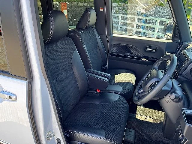 Daihatsu TANTO CUSTOM RSスタイルセレクション＿純正ナビ／TV photo 4