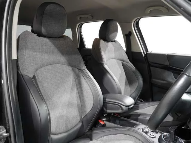 Bmw MINI COOPER D CROSSOVER ベースグレード photo 4