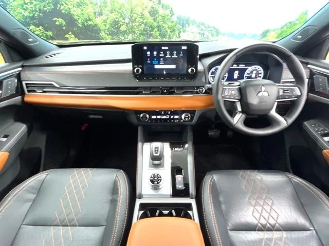Mitsubishi OUTLANDER PHEV P photo 2
