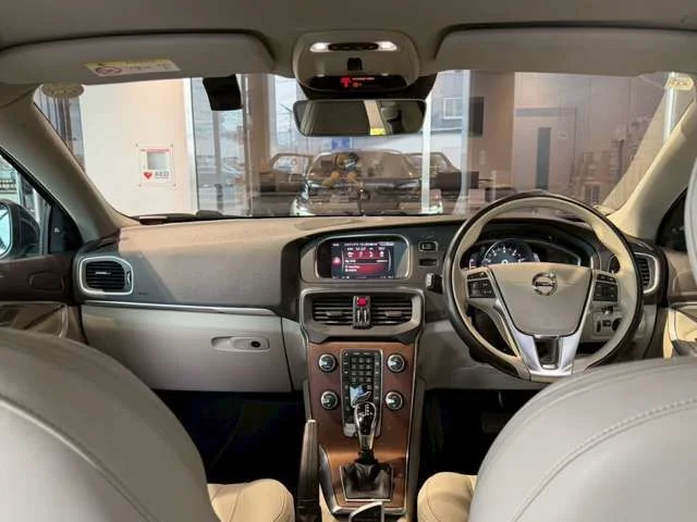 Volvo VOLVO V40 T3　クラシックエディション photo 2