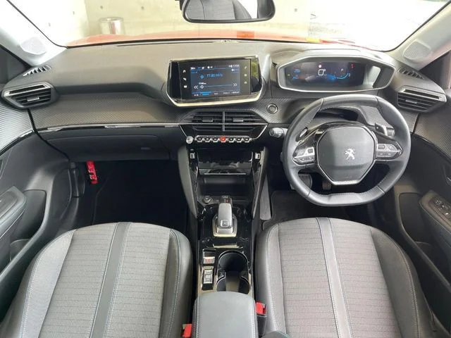 Peugeot PEUGEOT 208 アリュール photo 2