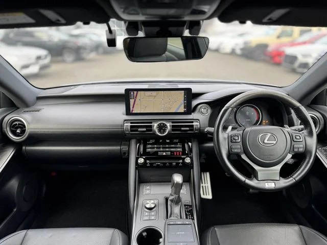 Toyota LEXUS IS300 Fスポーツ　モードブラック photo 2