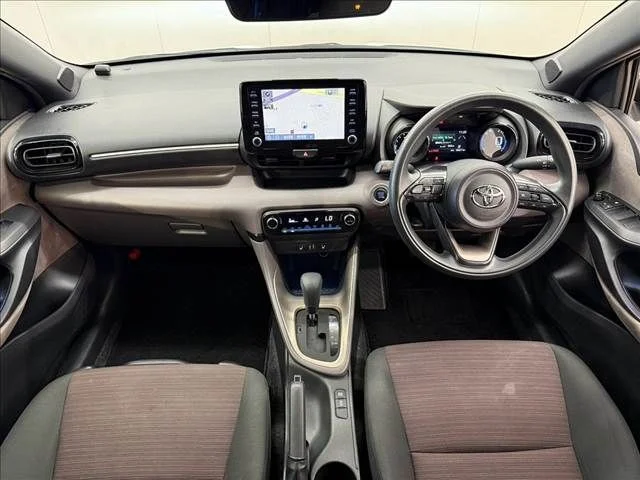 Toyota YARIS G photo 2