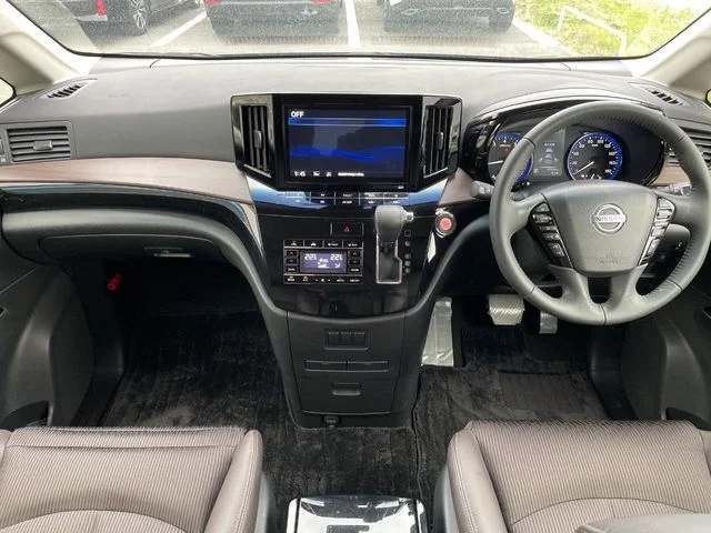 Nissan ELGRAND 250ハイウェイスターS photo 2