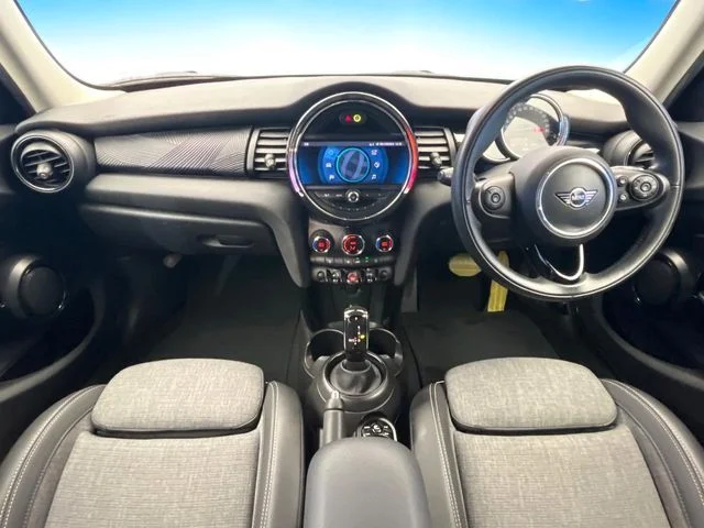 Bmw MINI COOPER 5DOOR ベースグレード photo 2