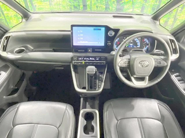 Toyota VOXY HYBRID S−Z photo 2