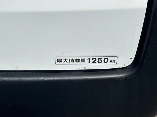 Nissan NV350 CARAVAN 1.25t DX　低床　ロング photo 4