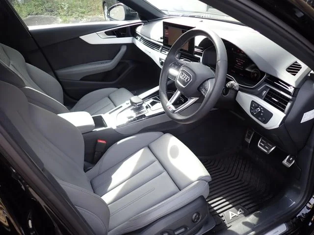 Audi AUDI A4 AVANT Sライン　コンペティションプラス photo 2