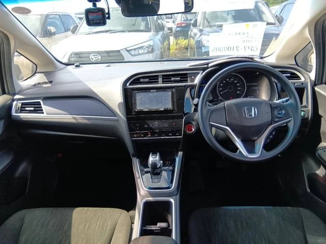 Honda SHUTTLE HYBRID ホンダセンシング photo 2