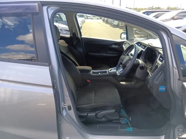 Honda SHUTTLE HYBRID ホンダセンシング photo 4