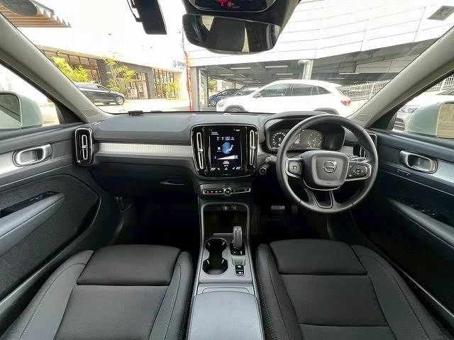 Volvo VOLVO XC40 B4　AWD　モメンタム photo 2