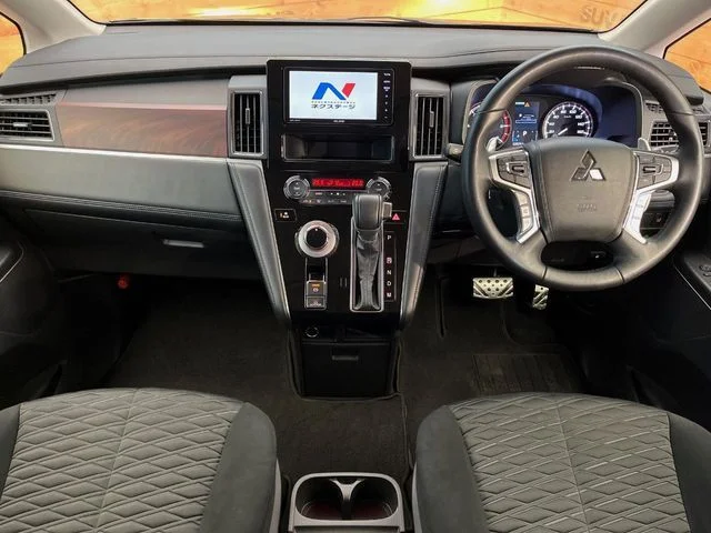 Mitsubishi DELICA D:5 4WD P photo 2