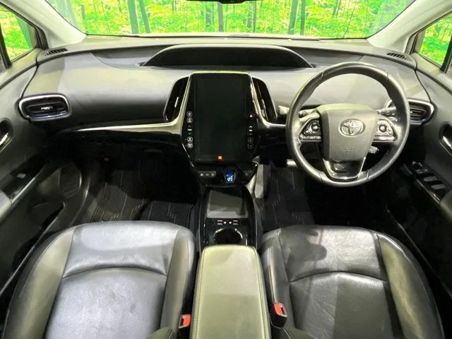 Toyota PRIUS 4WD A　プレミアム　ツーリングセレクション photo 2