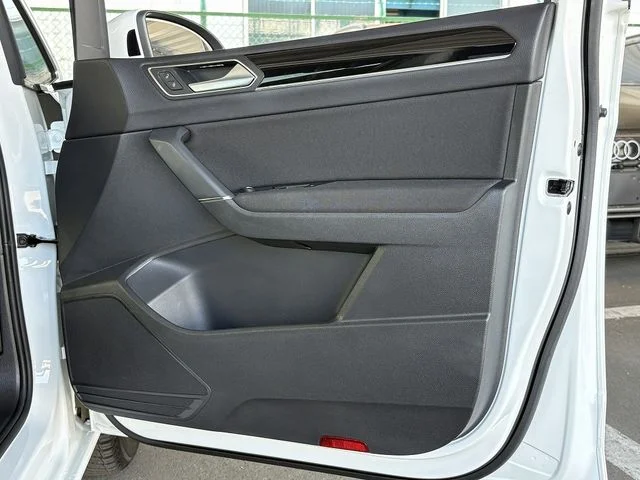 Volkswagen VOLKSWAGEN GOLF TOURAN TDI　ハイライン photo 3