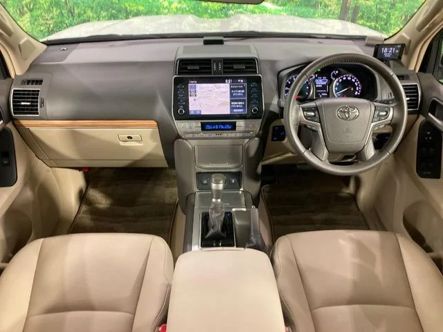 Toyota LANDCRUISER PRADO TX　Lパッケージ photo 2