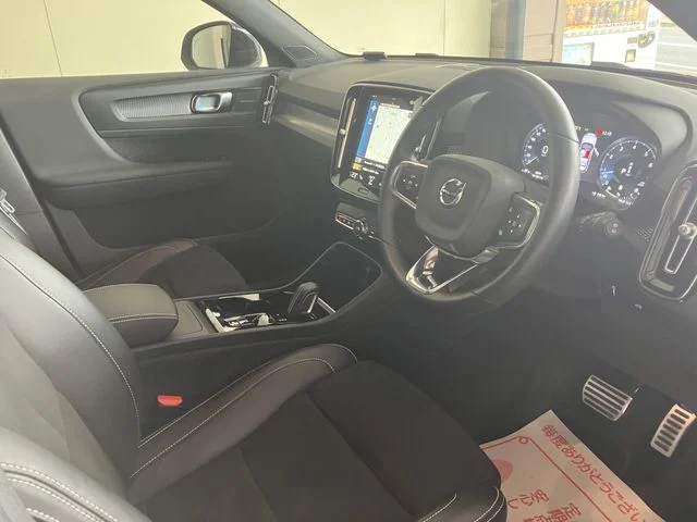 Volvo VOLVO XC40 B4　AWD　Rデザイン photo 2