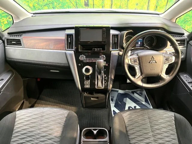 Mitsubishi DELICA D:5 4WD P photo 2