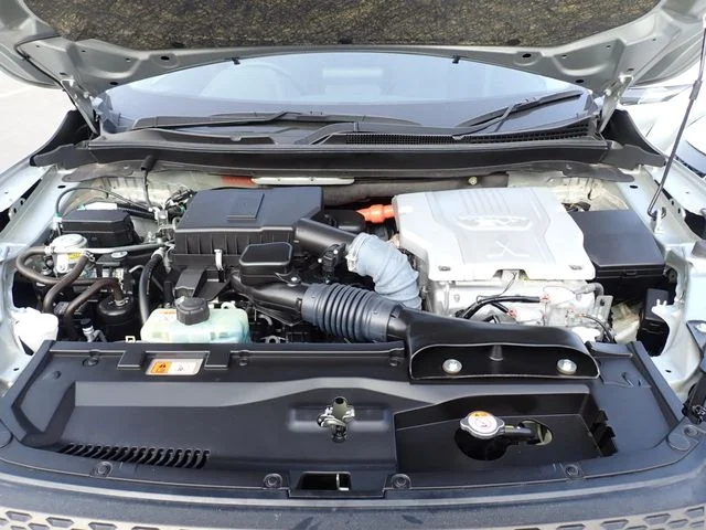 Mitsubishi ECLIPSE CROSS PHEV M photo 4