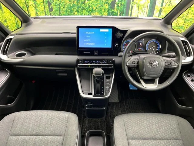 Toyota NOAH HYBRID S−G photo 2
