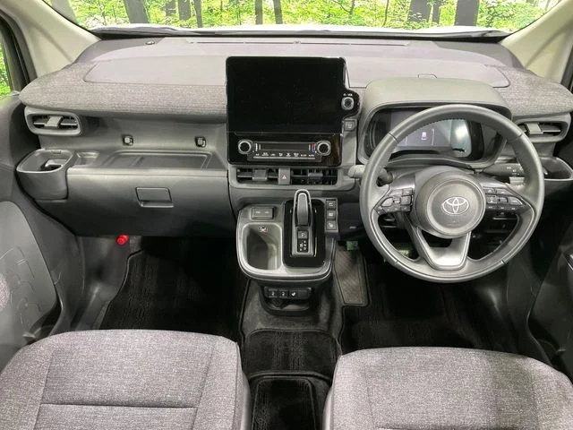 Toyota SIENTA HYBRID Z photo 2