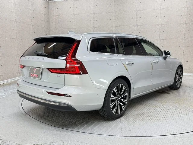 Volvo VOLVO V60 アルティメット　B4 photo 2