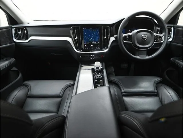 Volvo VOLVO V60 アルティメット　B4 photo 3