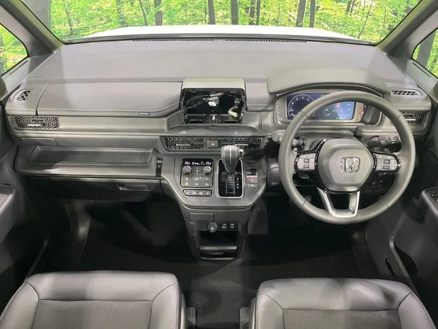Honda STEPWAGON SPADA 4WD ベースグレード photo 2