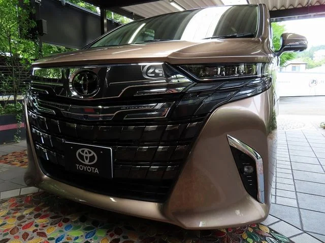 Toyota ALPHARD hybrid 4WD エグゼクティブラウンジ　PHEV 2025