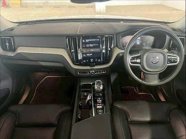 Volvo VOLVO XC60 B5　AWD　インスクリプション photo 2