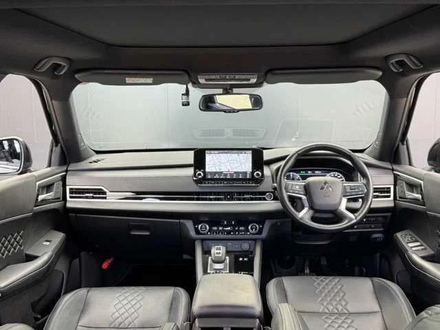 Mitsubishi OUTLANDER PHEV ブラックエディション photo 3