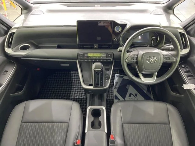 Toyota NOAH HYBRID S−Z photo 2