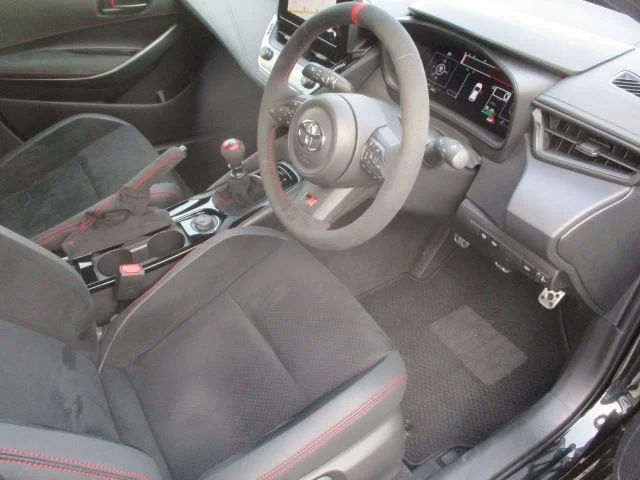 Toyota GR COROLLA RZ photo 2