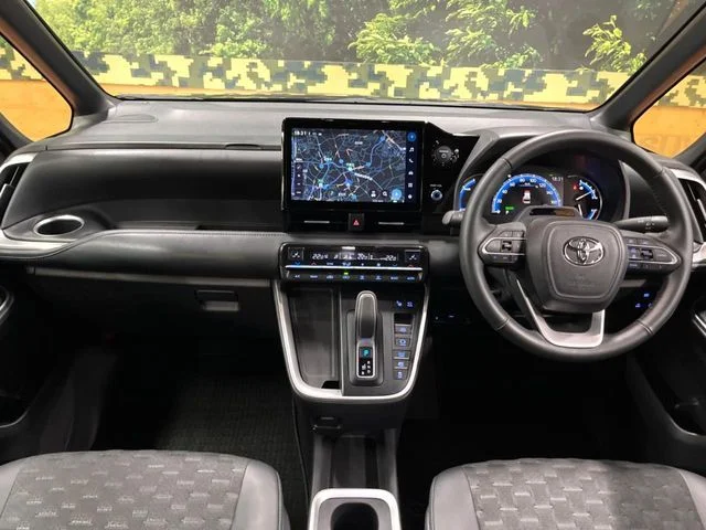 Toyota VOXY HYBRID S−Z photo 2