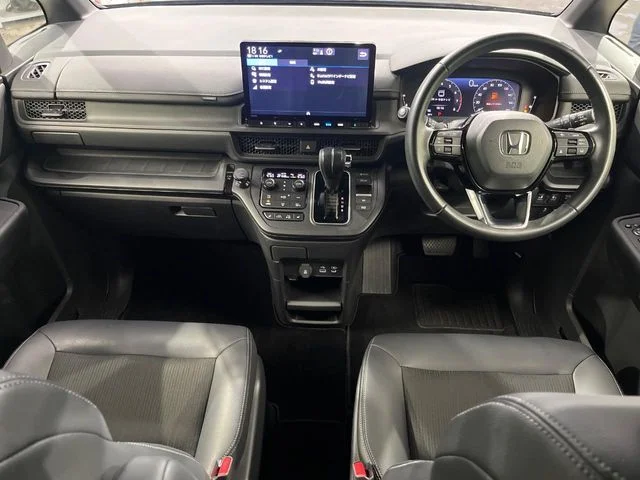 Honda STEPWAGON SPADA 4WD ベースグレード photo 2