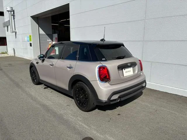 Bmw MINI COOPER D 5DOOR プレミアムプラスライン photo 4