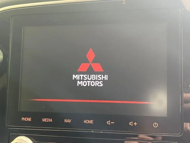 Mitsubishi OUTLANDER PHEV G　プラスパッケージ photo 3