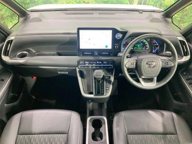 Toyota NOAH HYBRID S−Z photo 2