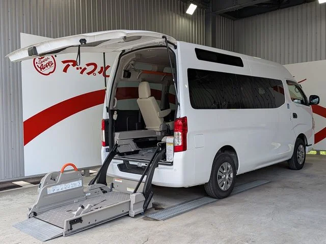 Nissan CARAVAN van 4WD チェアキャブ車いす2名仕様　4WD 2022