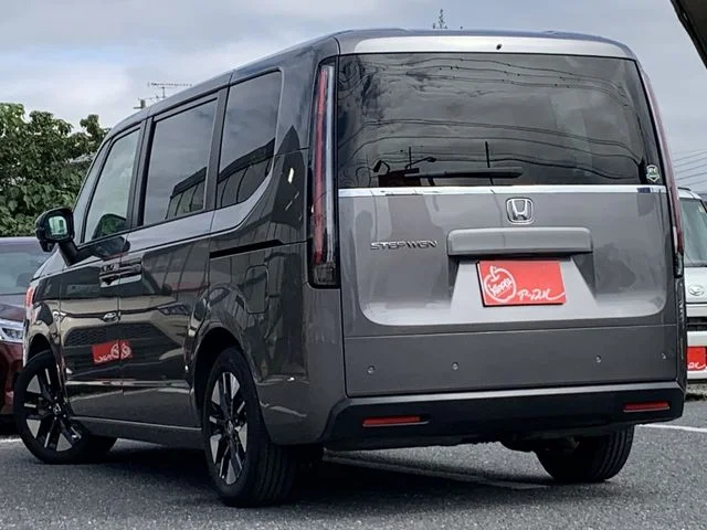 Honda STEPWAGON エアー photo 3