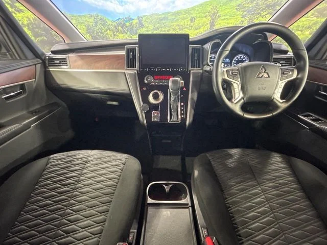 Mitsubishi DELICA D:5 4WD P photo 2